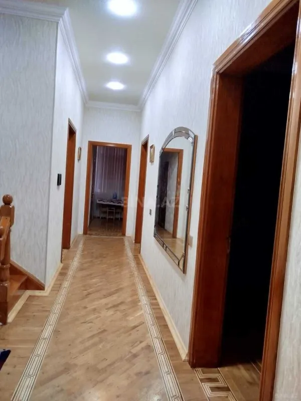 Satılır 7 otaqlı həyət evi 300 m²