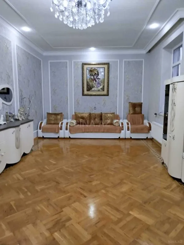 Satılır 7 otaqlı həyət evi 300 m²
