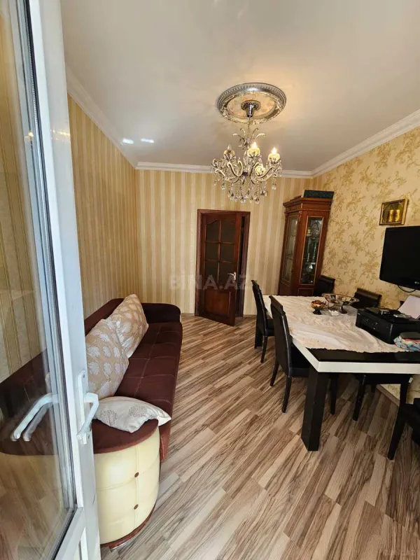 Satılır 5 otaqlı mənzil 130 m²