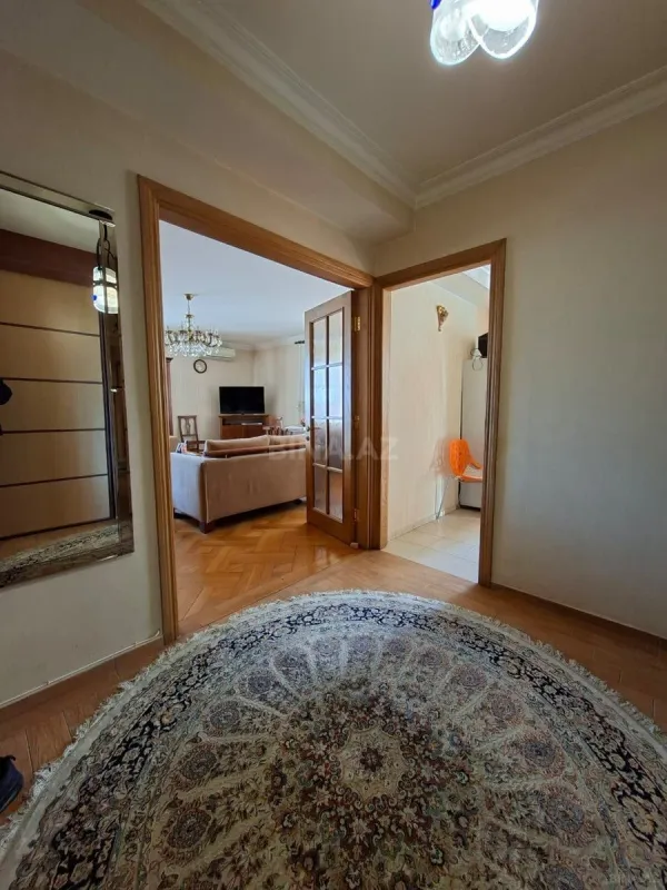 Kirayə verilir 4 otaqlı mənzil 140 m²