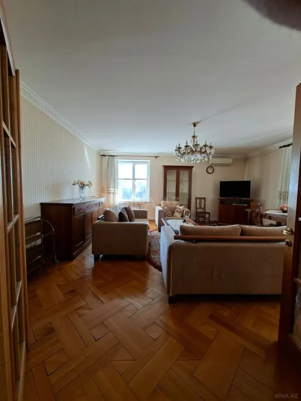 Kirayə verilir 4 otaqlı mənzil 140 m²