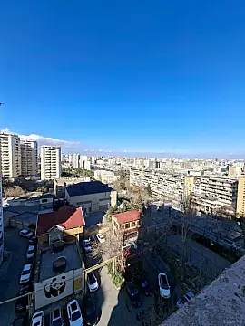 Kirayə verilir 4 otaqlı mənzil 140 m²