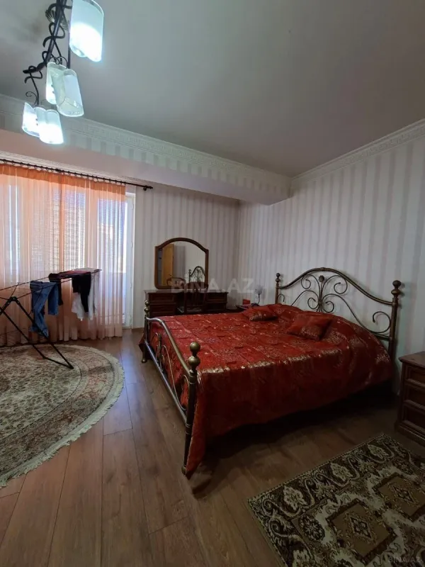 Kirayə verilir 4 otaqlı mənzil 140 m²