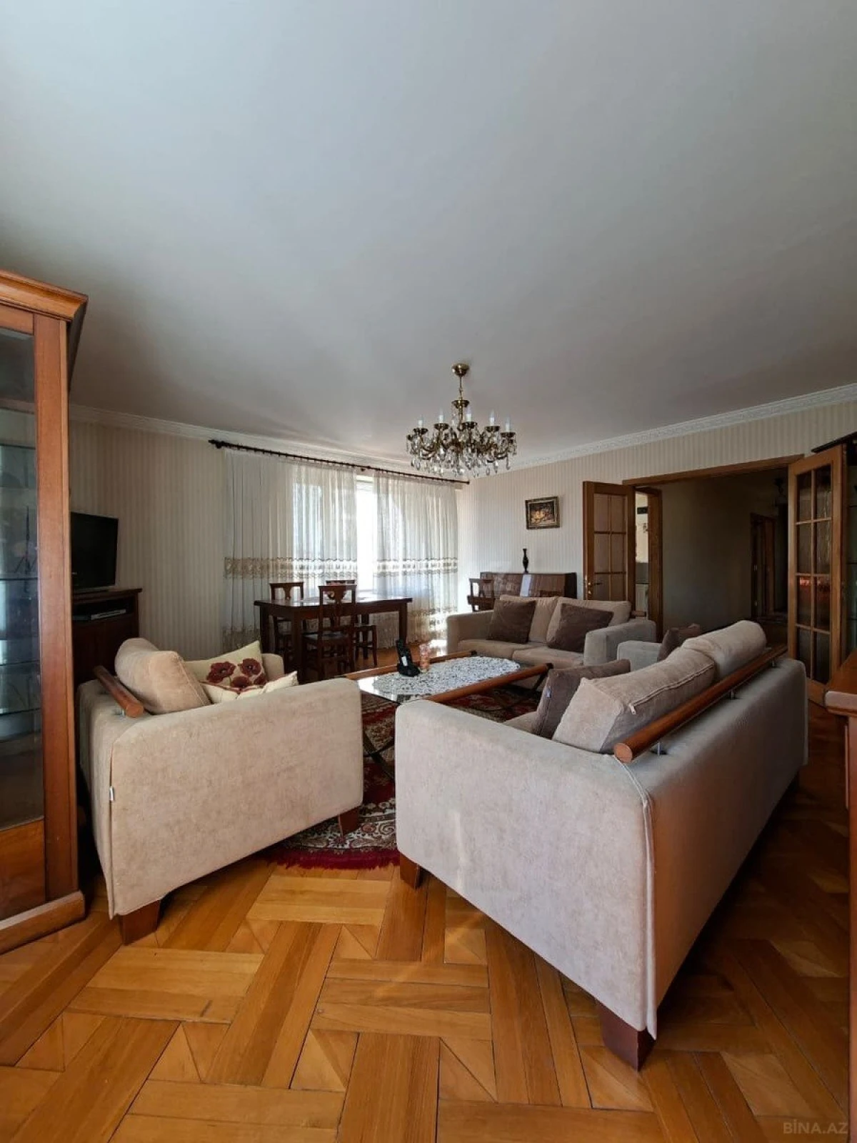 Kirayə verilir 4 otaqlı mənzil 140 m²