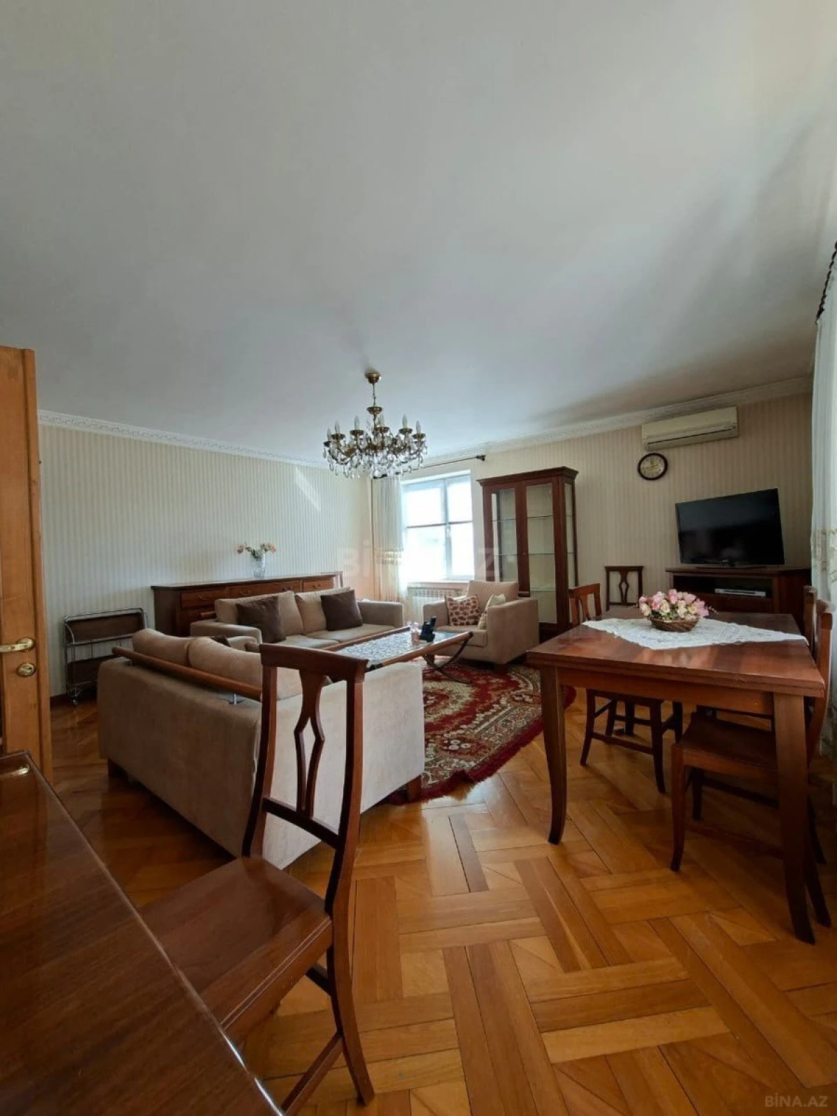 Kirayə verilir 4 otaqlı mənzil 140 m²