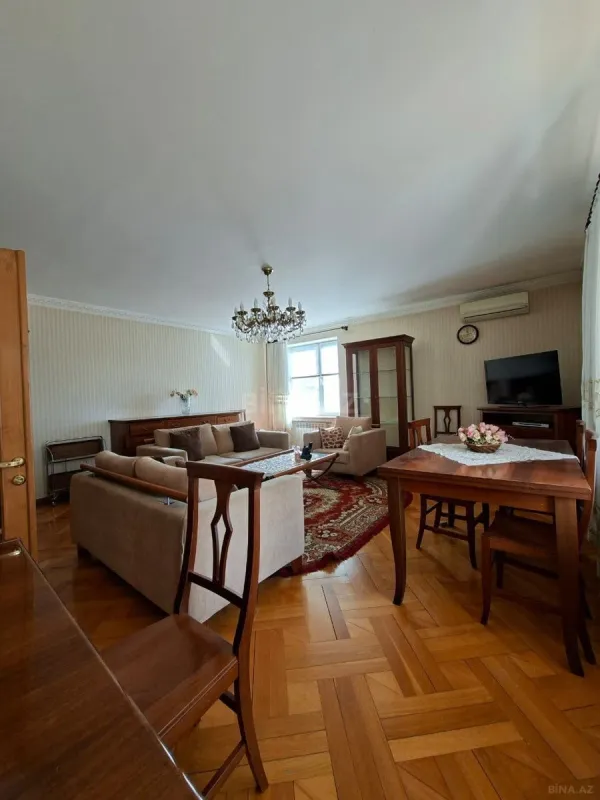 Kirayə verilir 4 otaqlı mənzil 140 m²