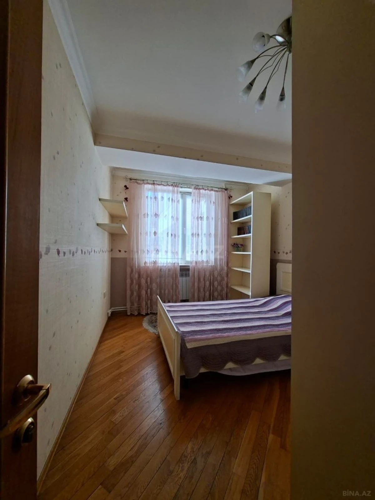 Kirayə verilir 4 otaqlı mənzil 140 m²