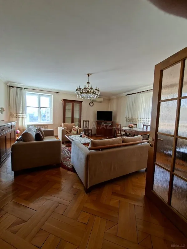 Kirayə verilir 4 otaqlı mənzil 140 m²