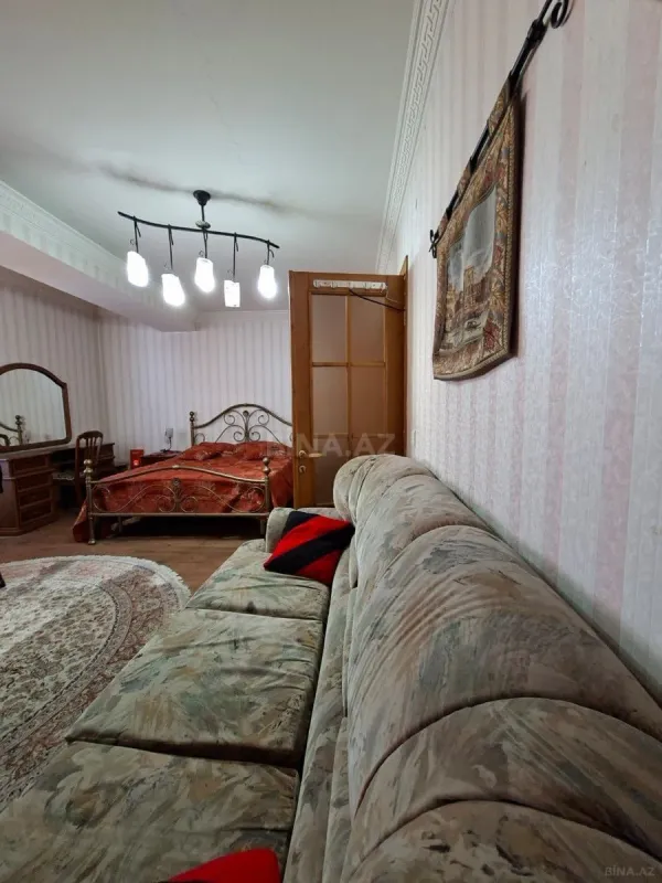 Kirayə verilir 4 otaqlı mənzil 140 m²