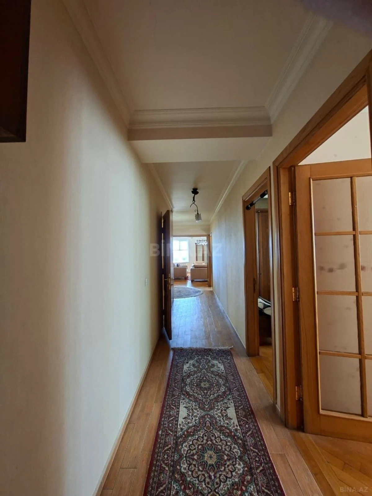 Kirayə verilir 4 otaqlı mənzil 140 m²