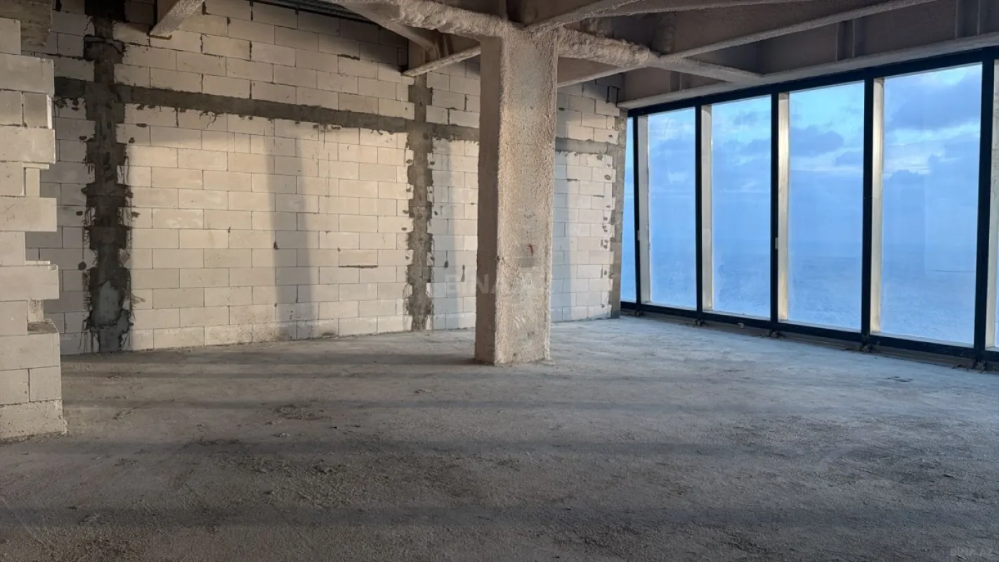 Satılır 4 otaqlı mənzil 1000 m²