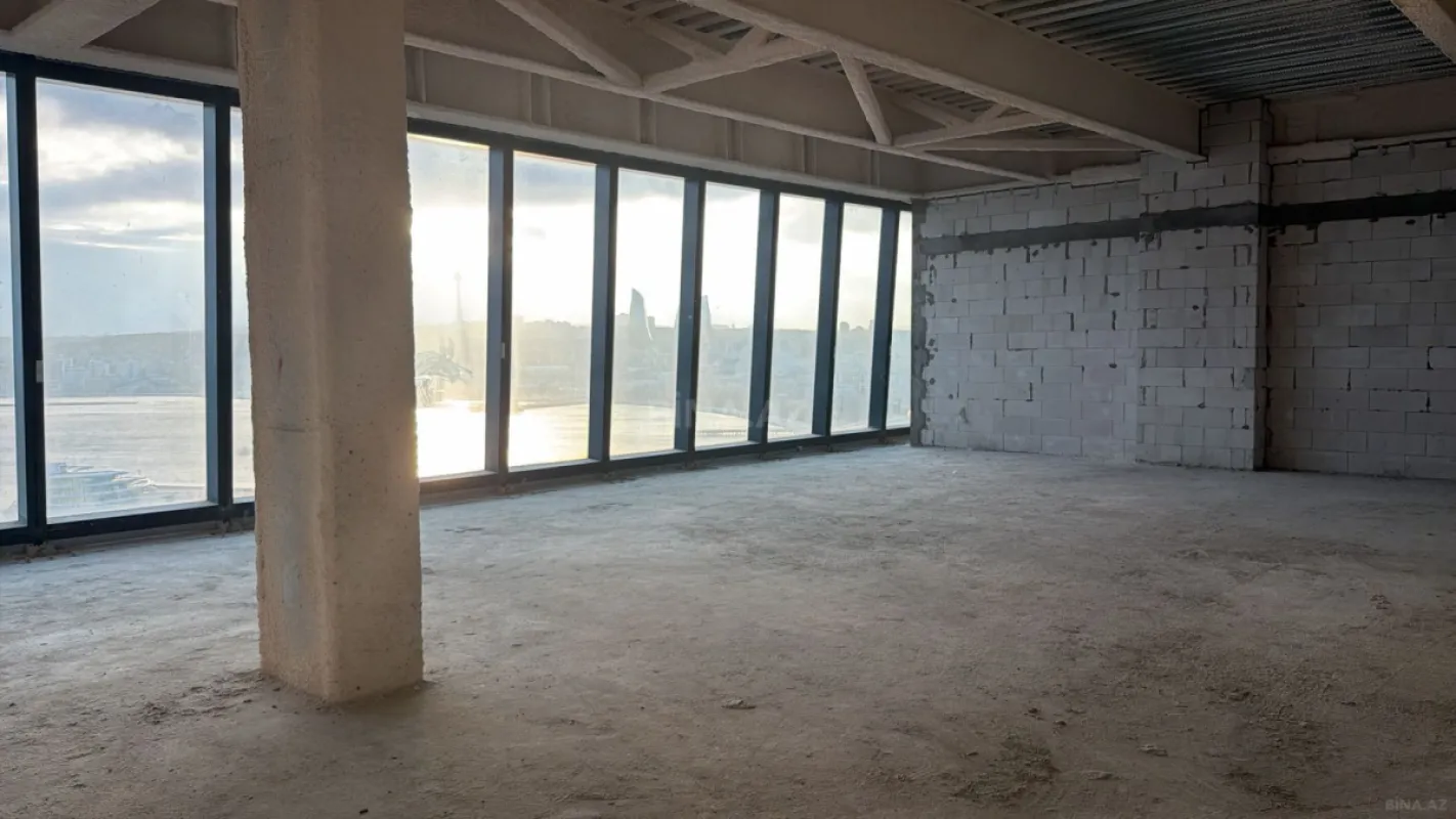 Satılır 4 otaqlı mənzil 1000 m²