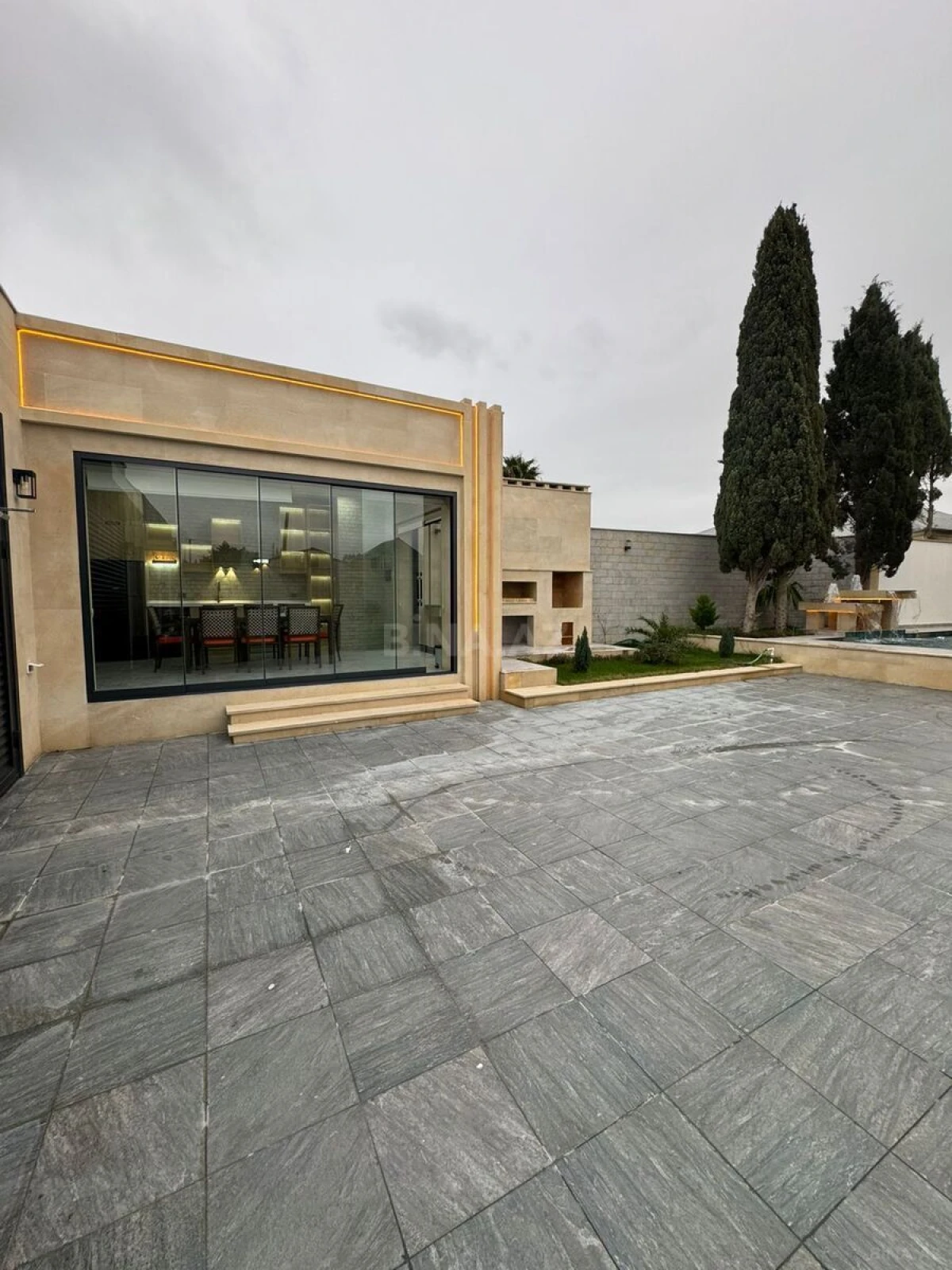 Satılır 4 otaqlı həyət evi 180 m²