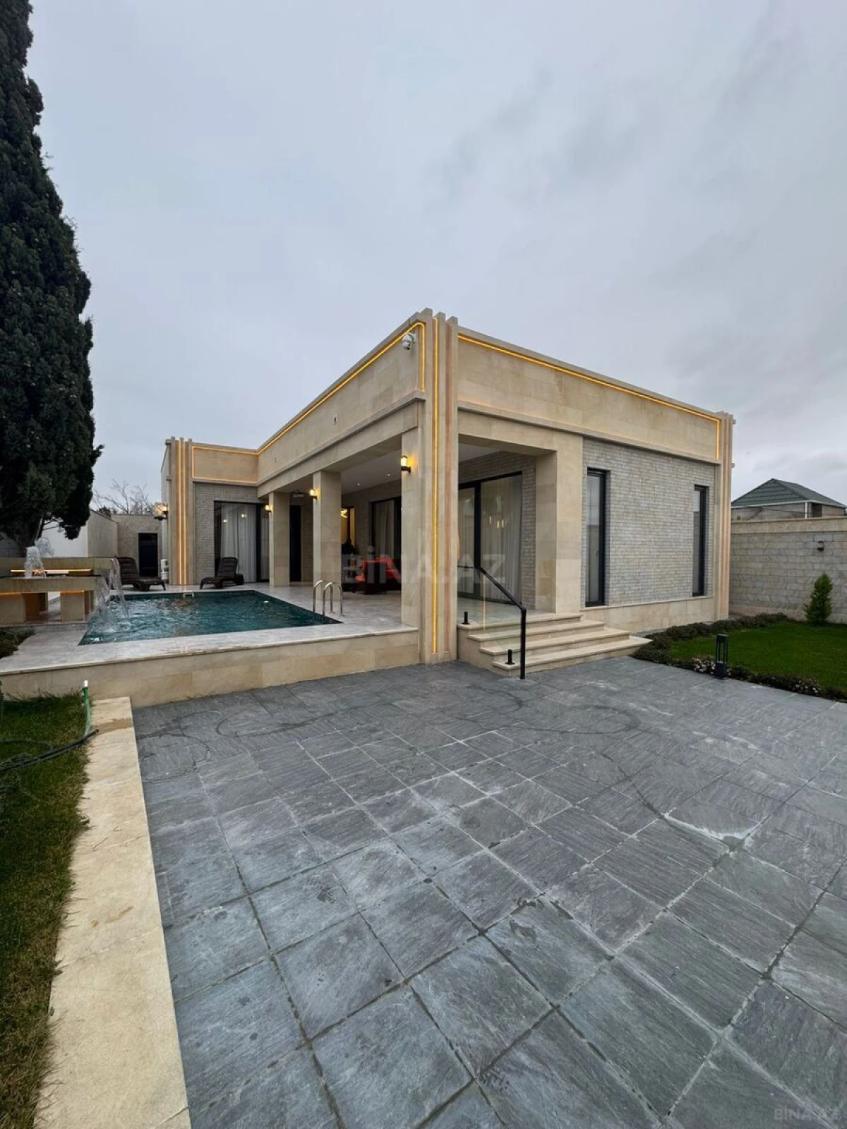 Satılır 4 otaqlı həyət evi 180 m²