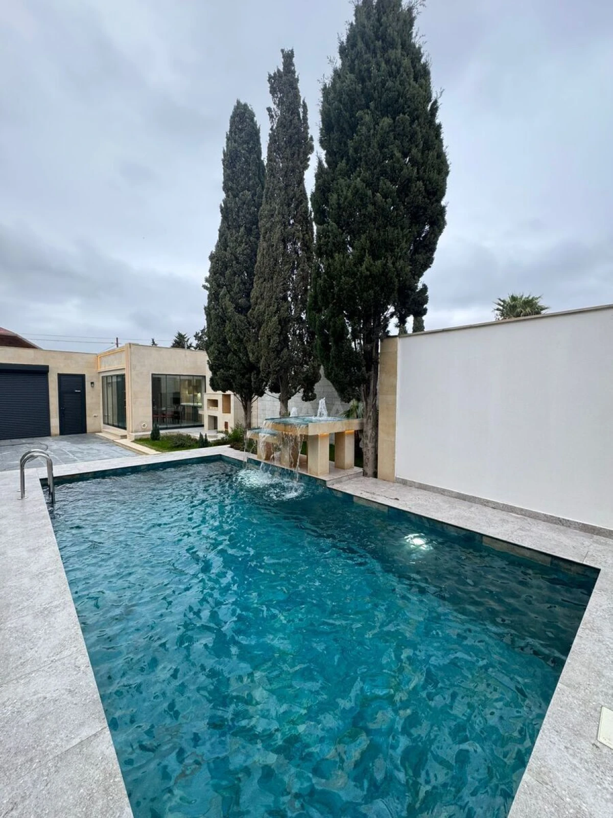 Satılır 4 otaqlı həyət evi 180 m²