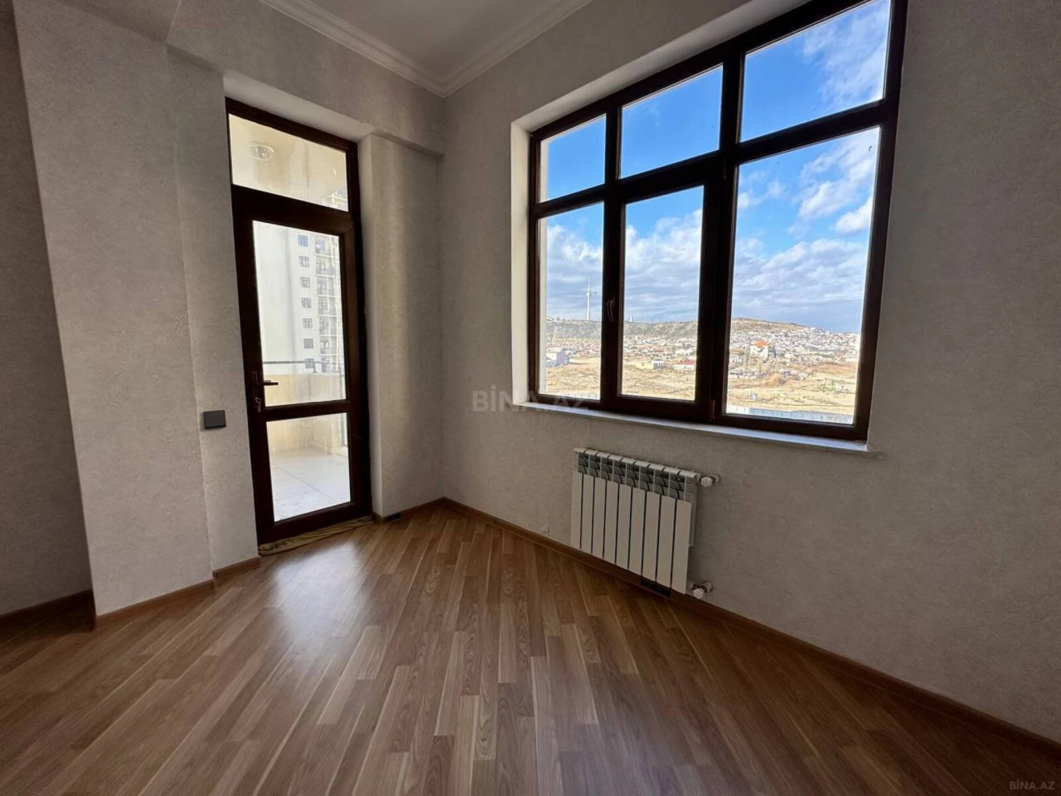 Satılır 3 otaqlı mənzil 125 m²