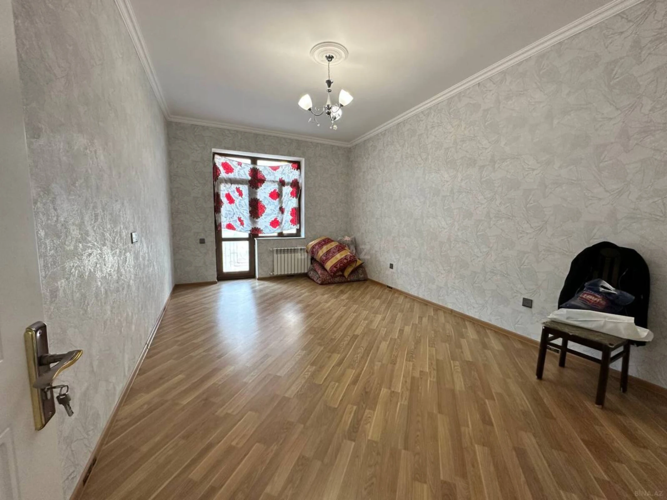 Satılır 3 otaqlı mənzil 125 m²