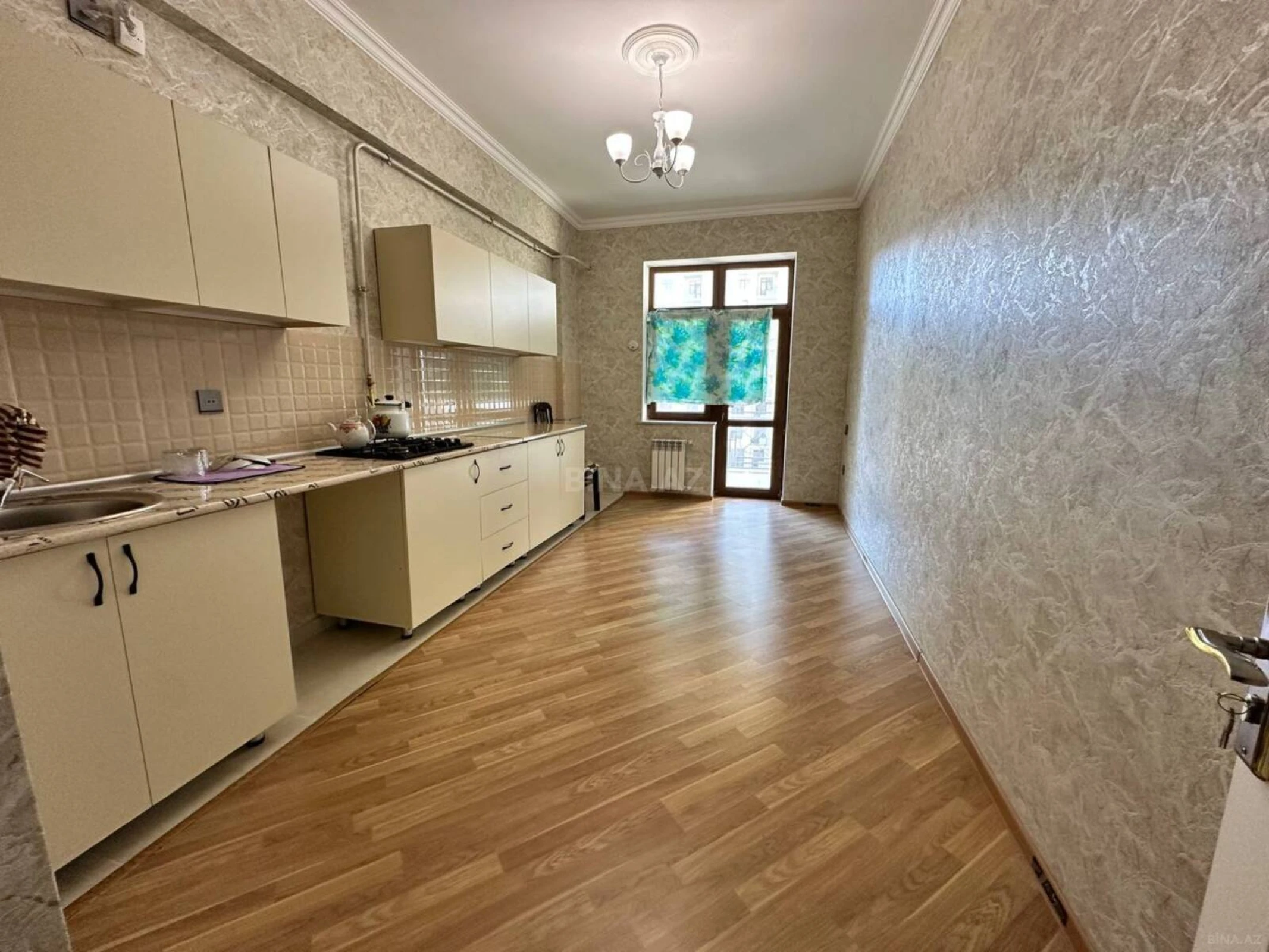 Satılır 3 otaqlı mənzil 125 m²
