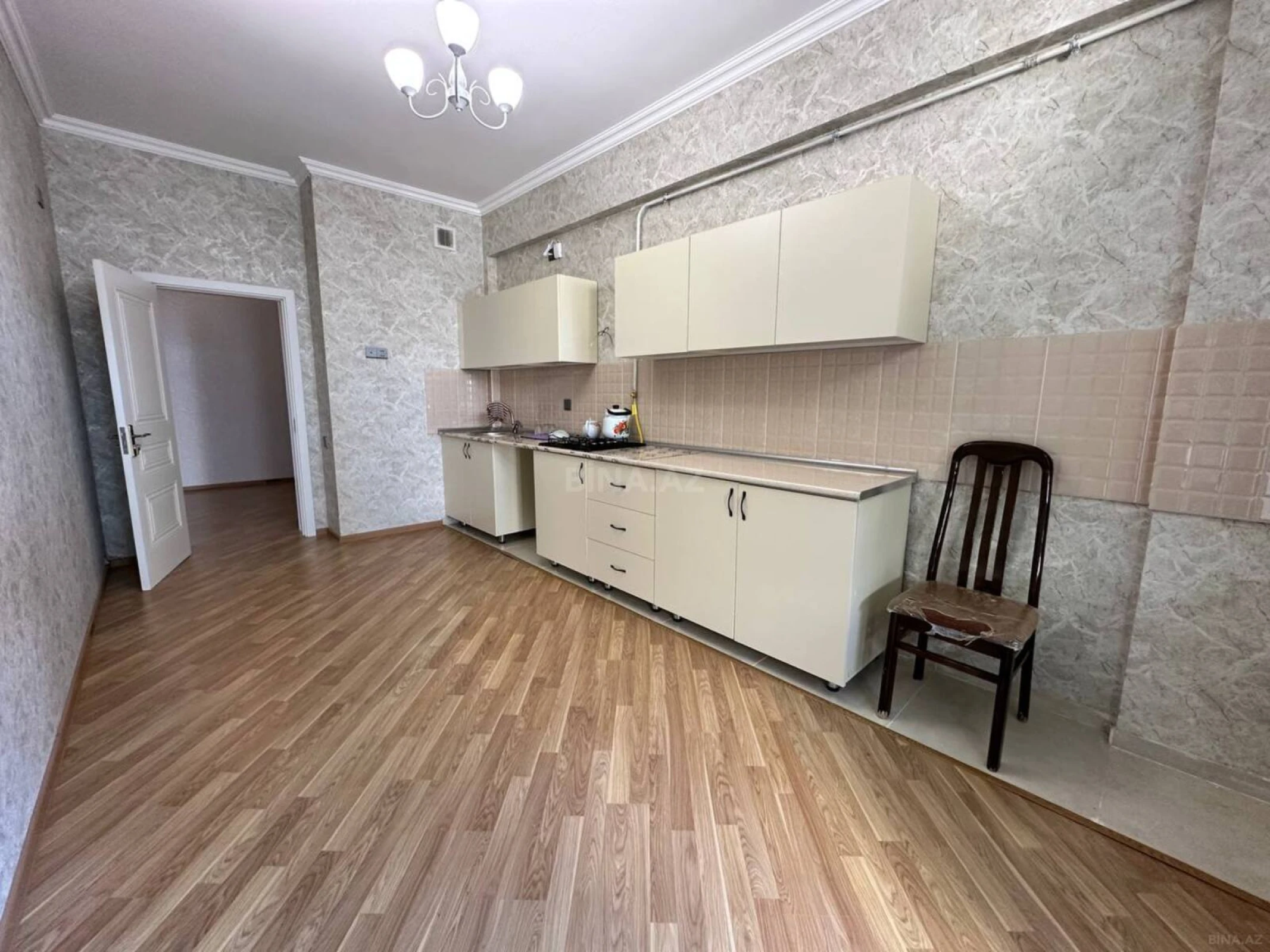 Satılır 3 otaqlı mənzil 125 m²