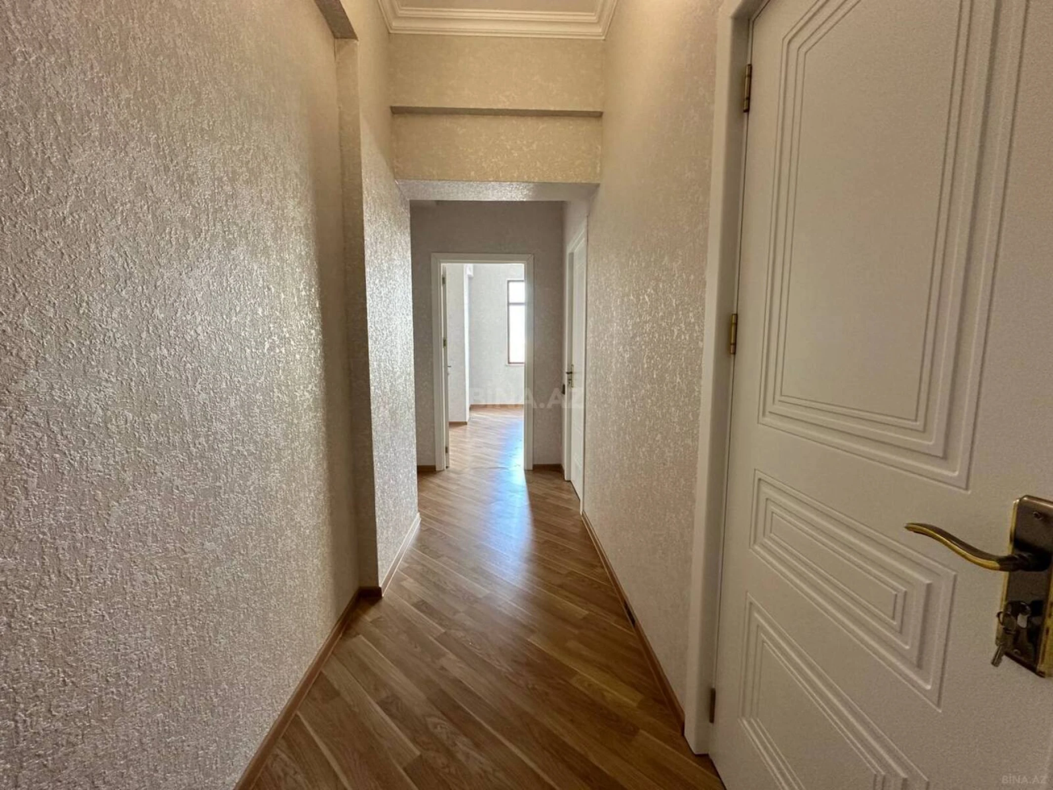 Satılır 3 otaqlı mənzil 125 m²