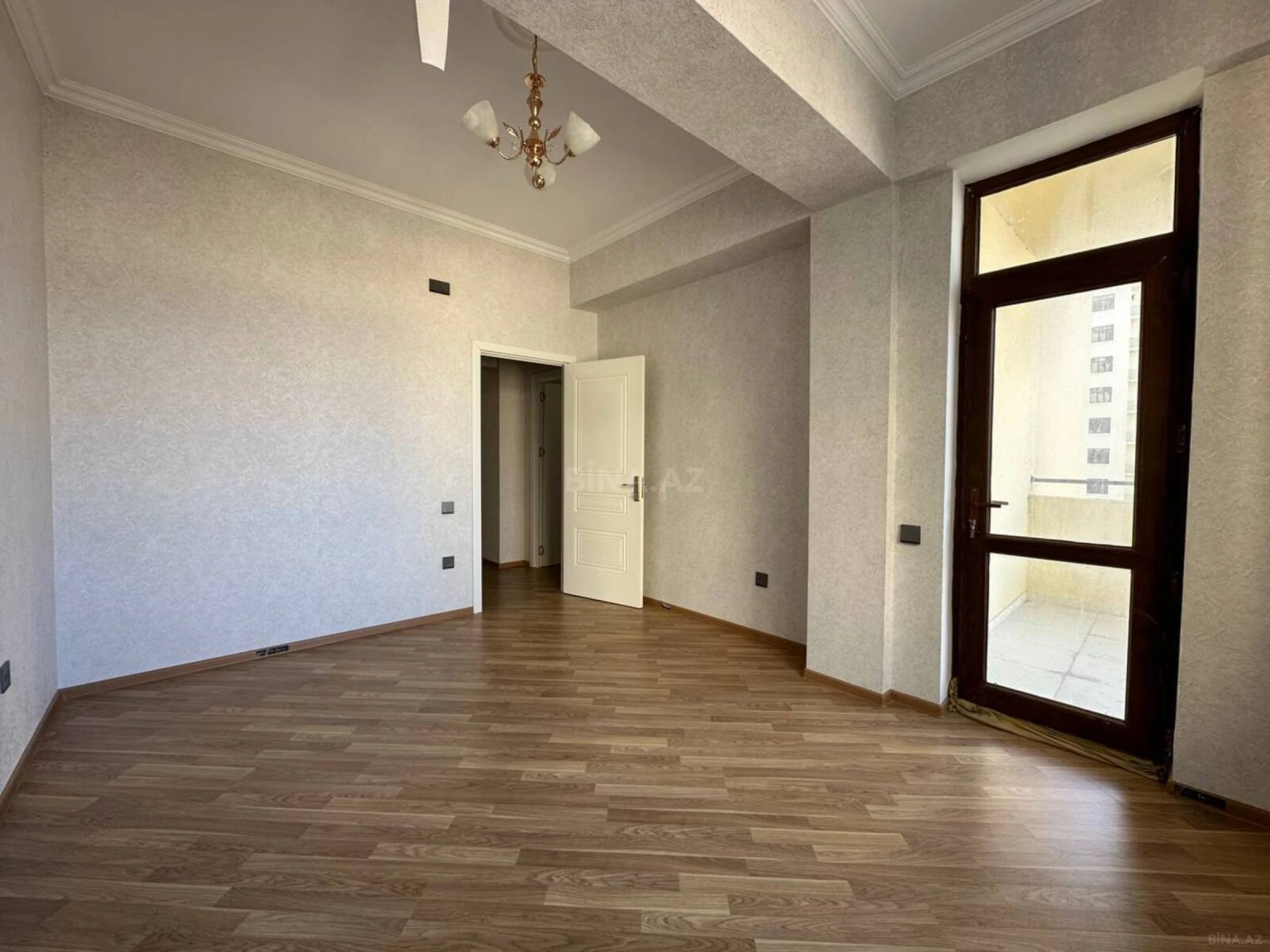 Satılır 3 otaqlı mənzil 125 m²