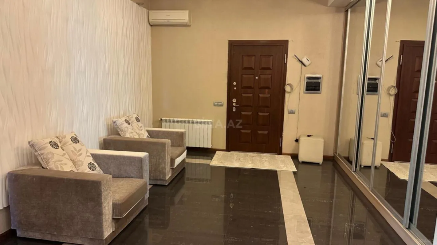 Kirayə verilir 4 otaqlı mənzil 200 m²
