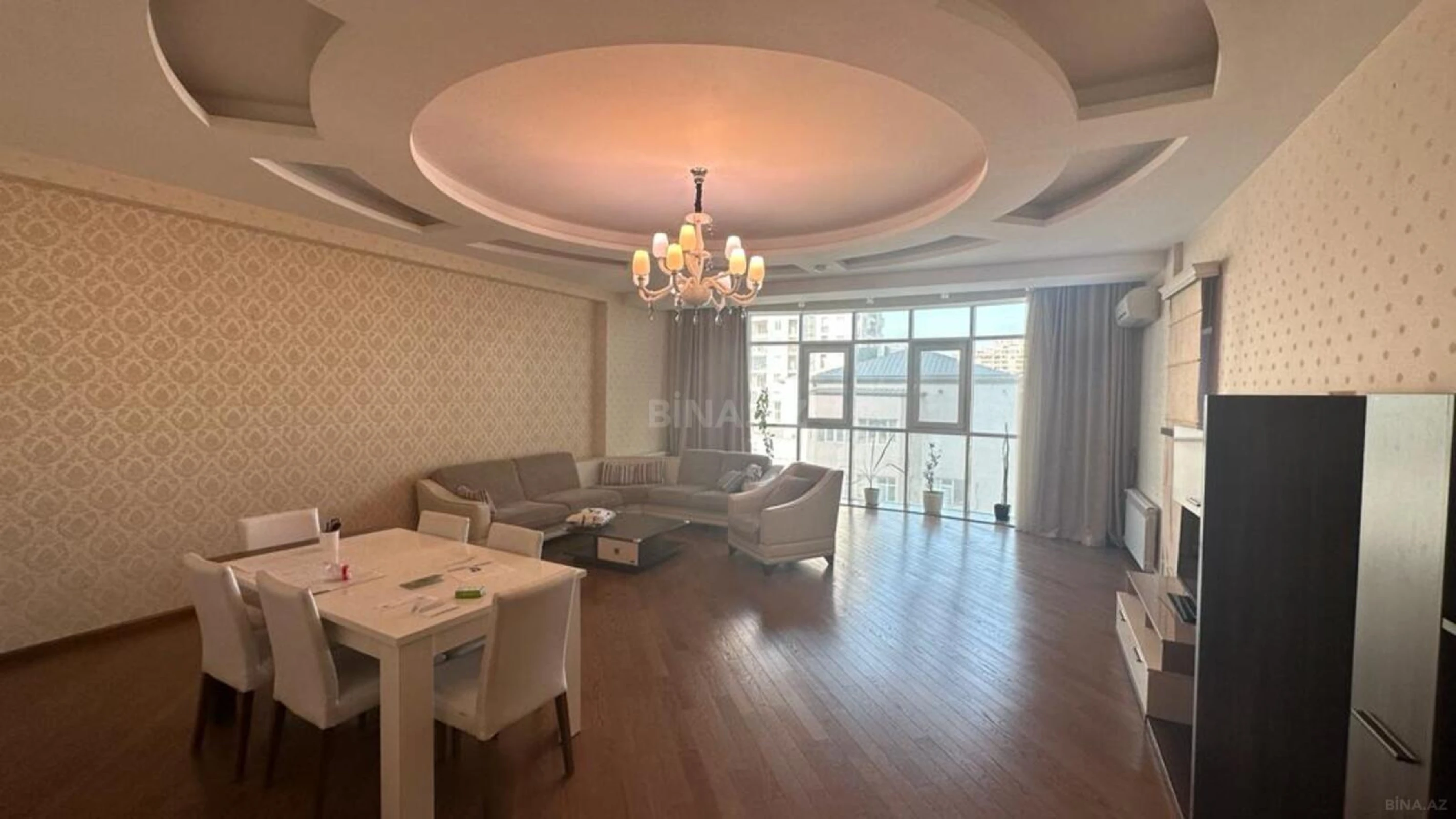 Kirayə verilir 4 otaqlı mənzil 200 m²