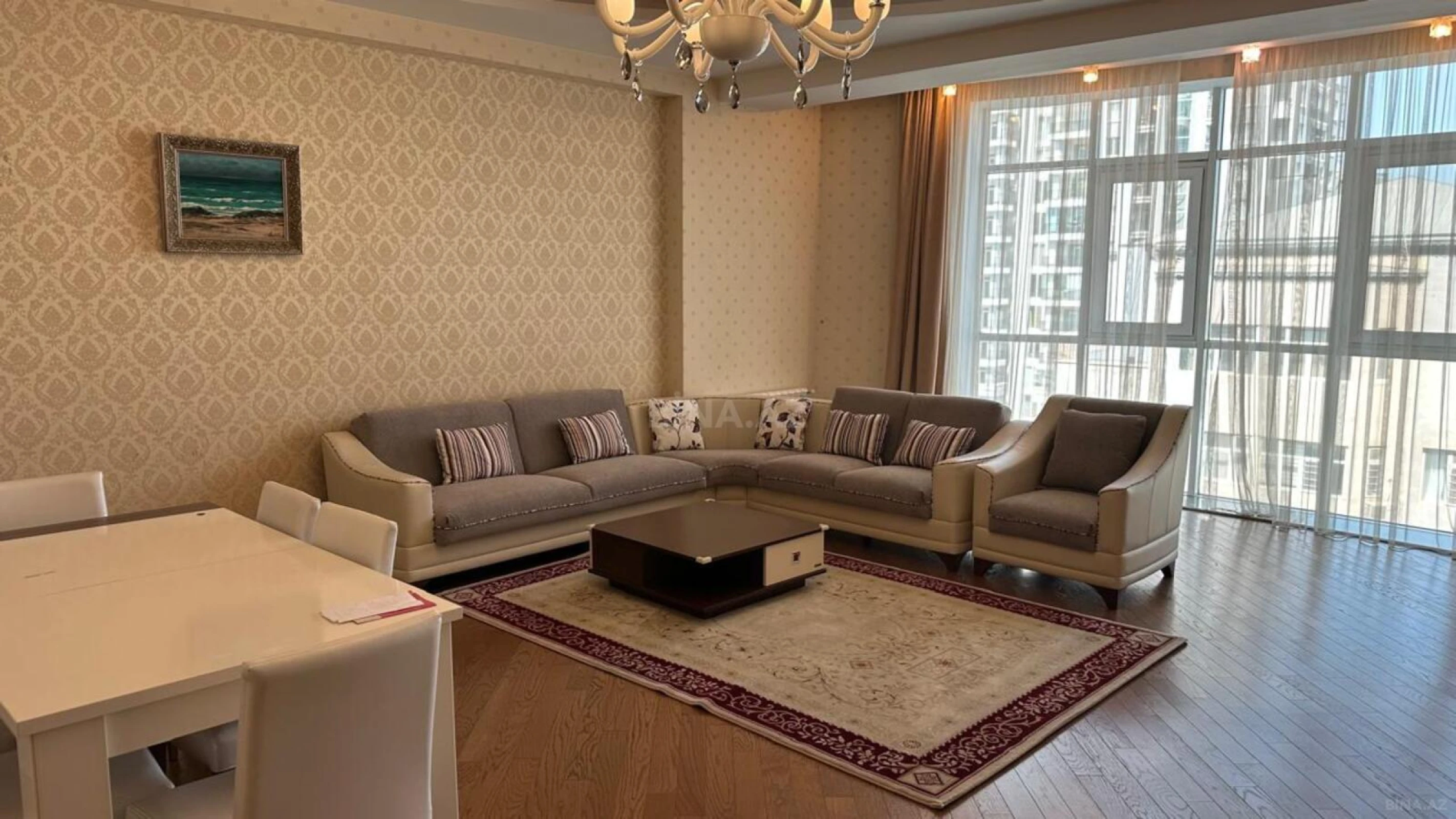Kirayə verilir 4 otaqlı mənzil 200 m²