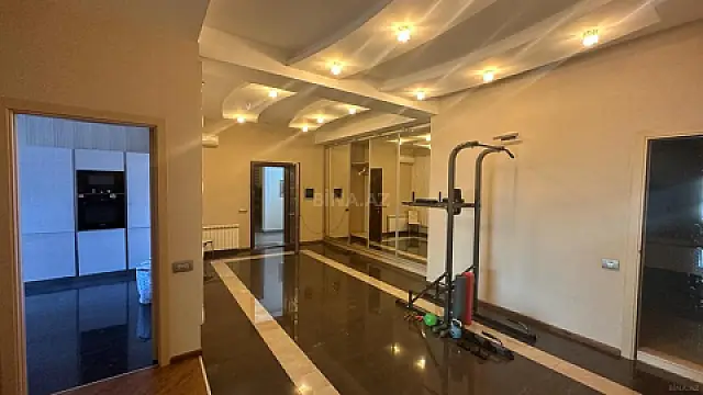 Kirayə verilir 4 otaqlı mənzil 200 m²