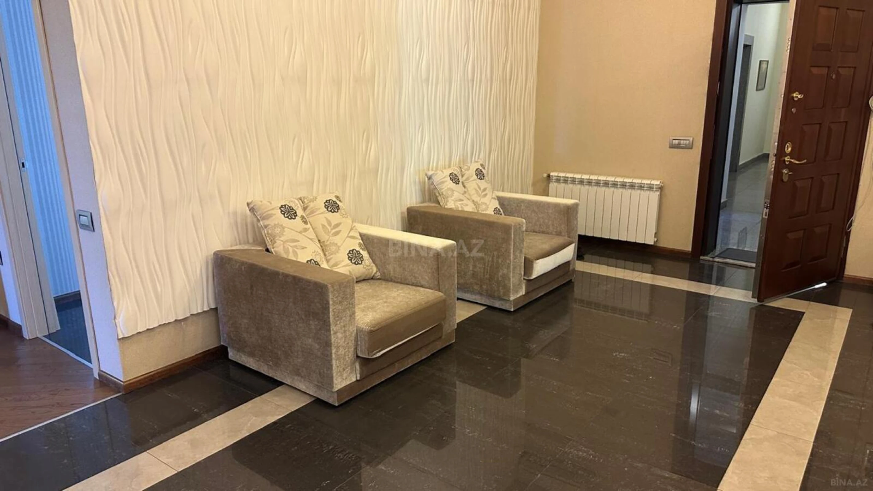 Kirayə verilir 4 otaqlı mənzil 200 m²