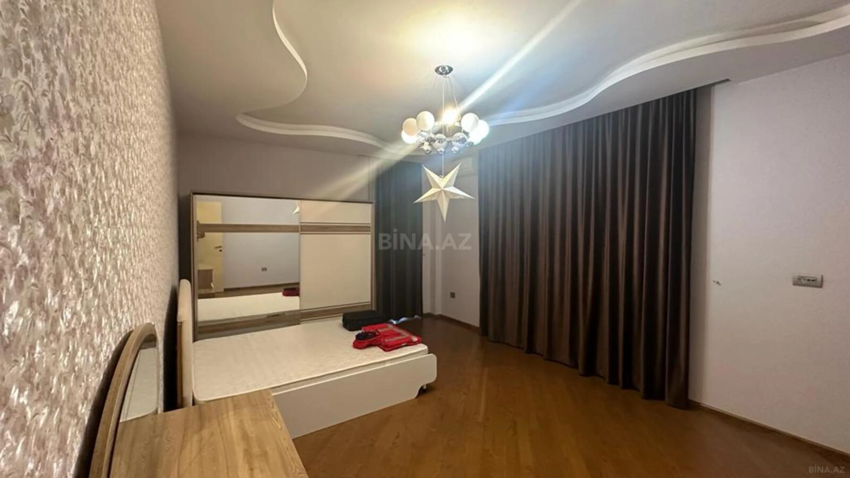 Kirayə verilir 4 otaqlı mənzil 200 m²