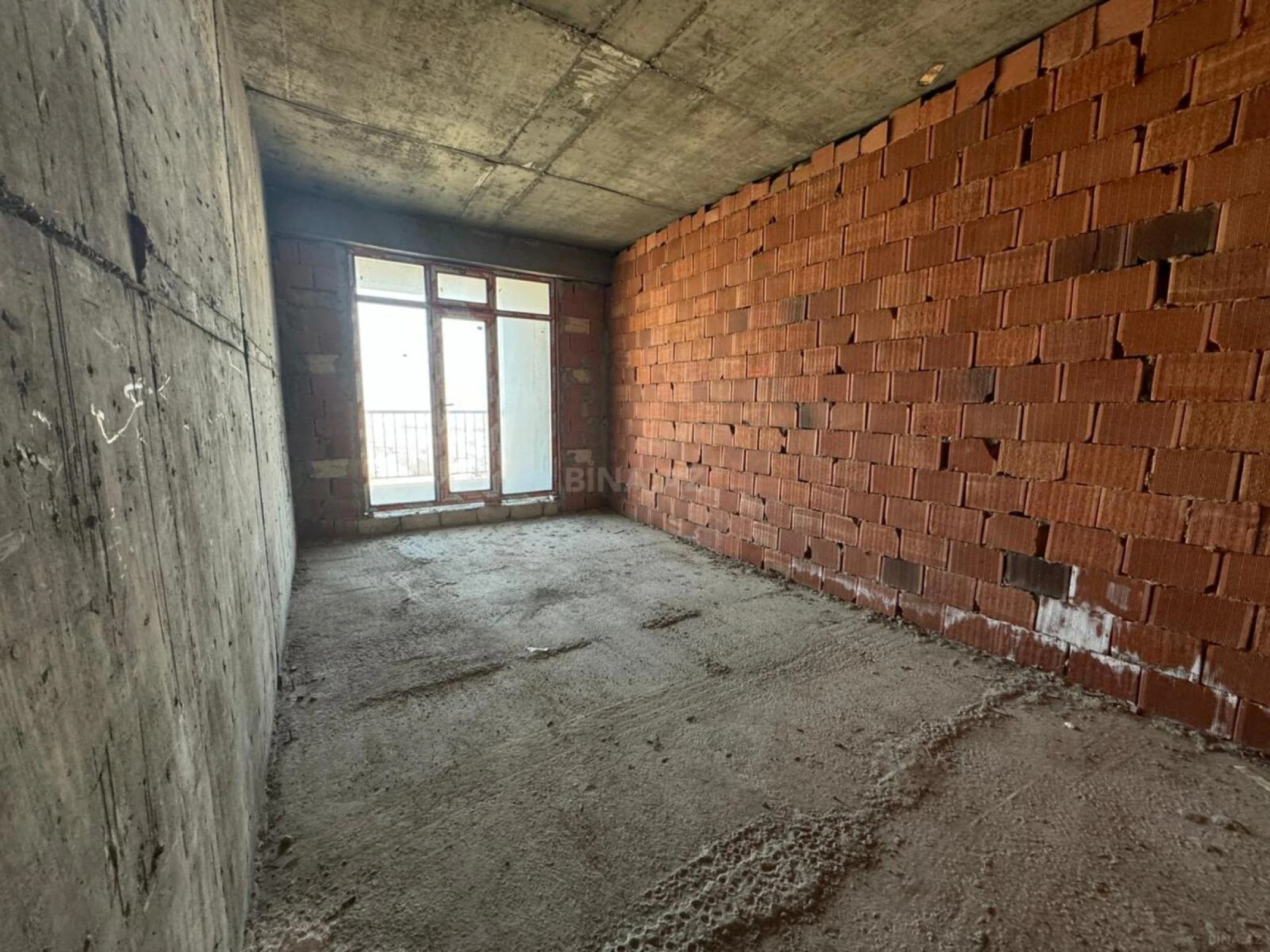 Satılır 2 otaqlı mənzil 109 m²