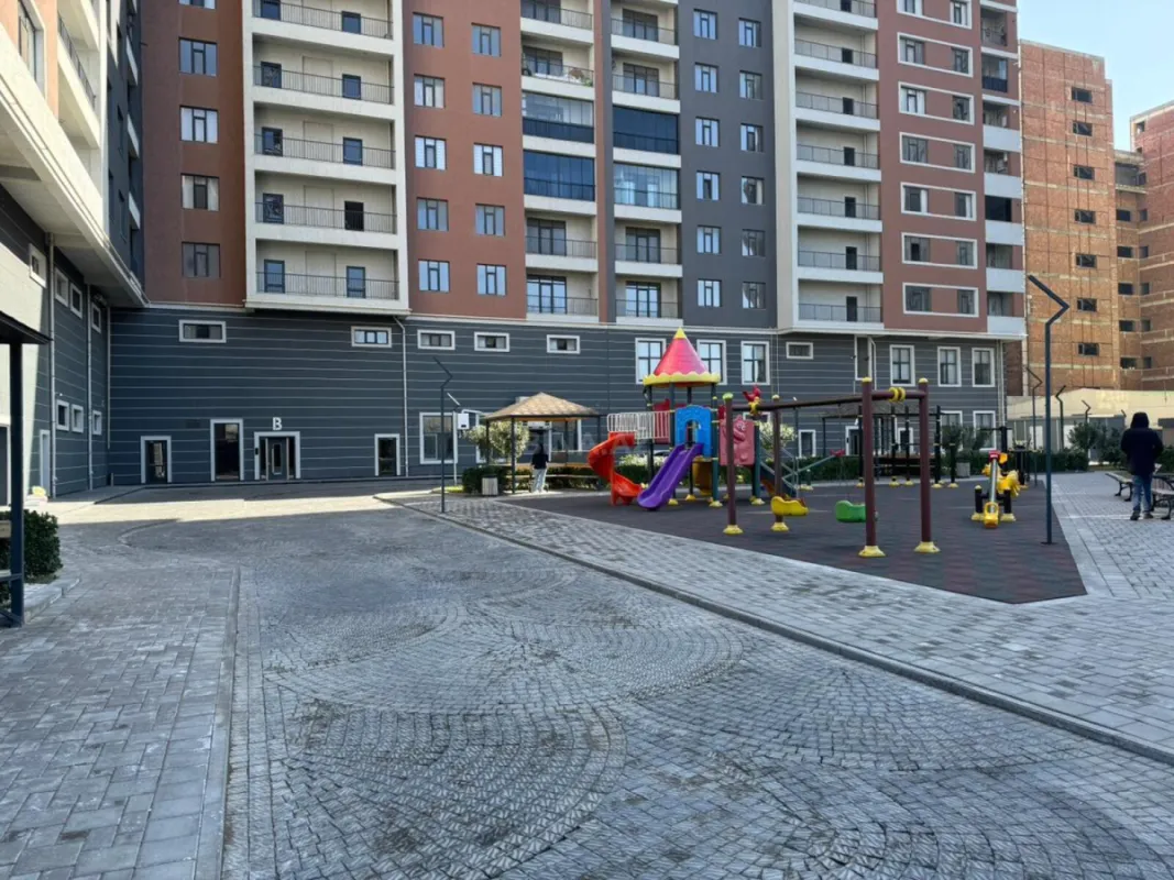 Satılır 2 otaqlı mənzil 109 m²