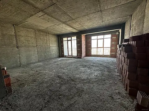 Satılır 2 otaqlı mənzil 109 m²