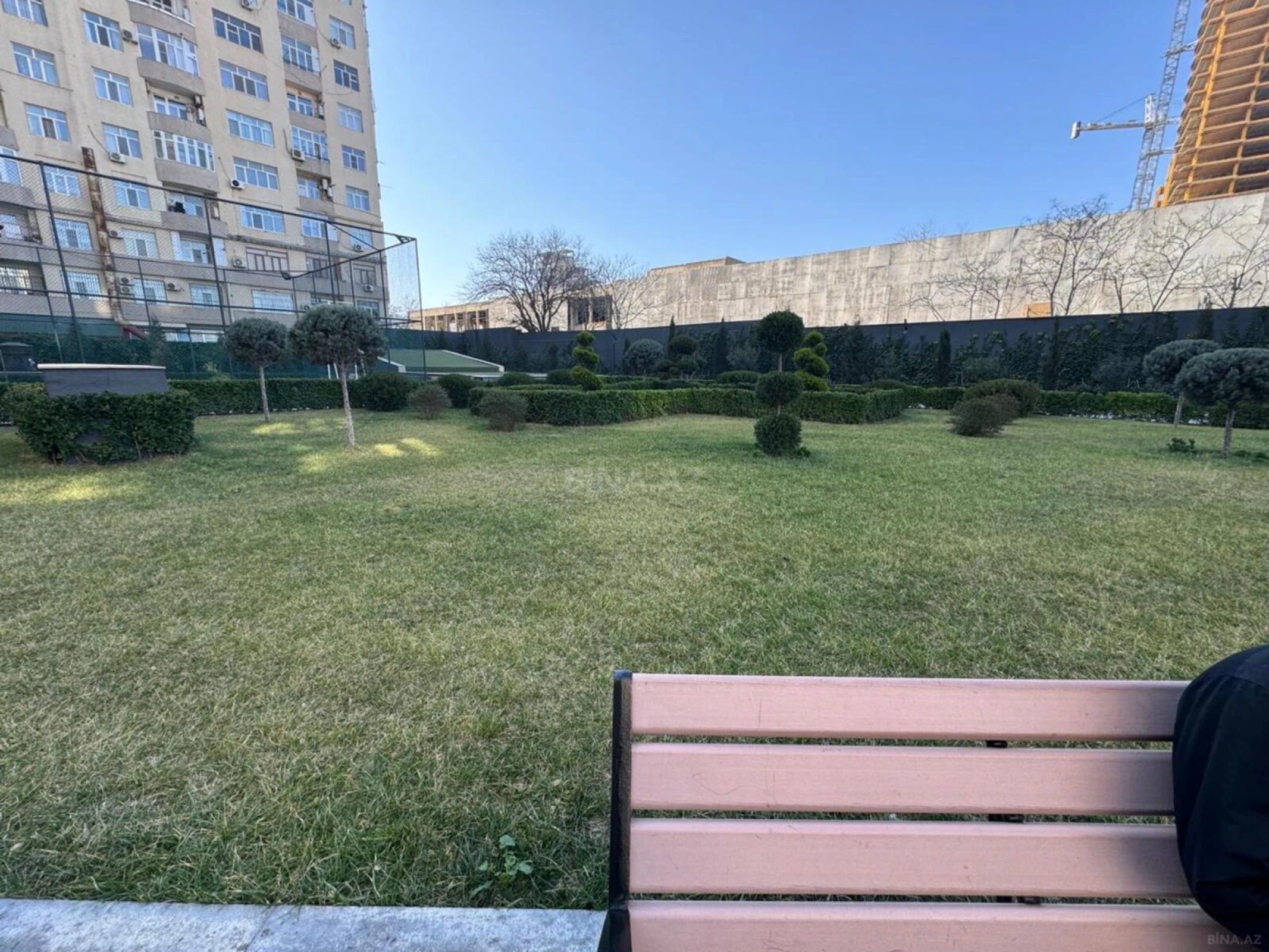 Satılır 2 otaqlı mənzil 109 m²