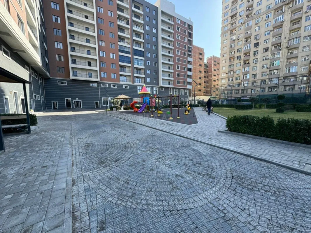 Satılır 2 otaqlı mənzil 109 m²