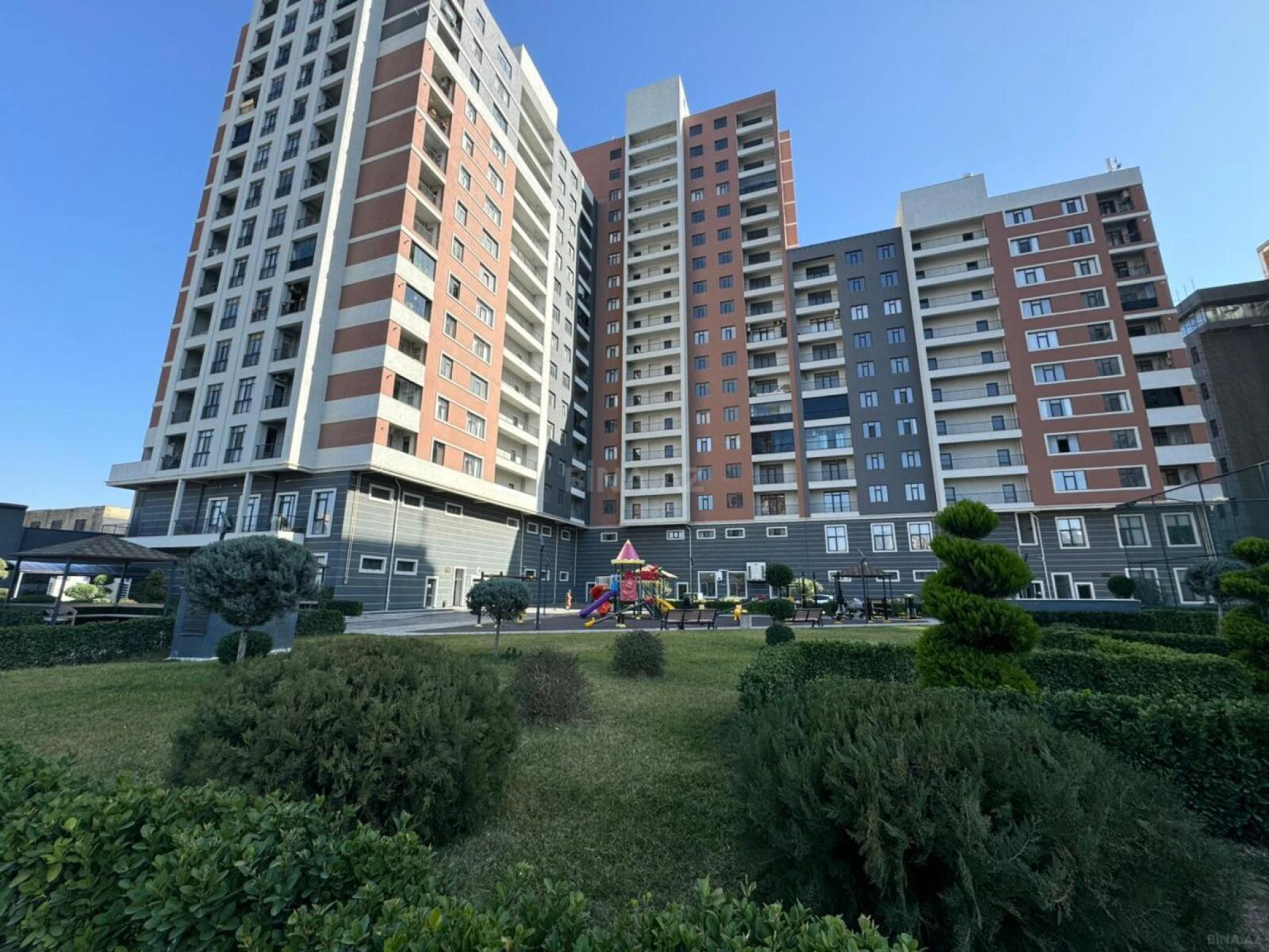 Satılır 2 otaqlı mənzil 109 m²