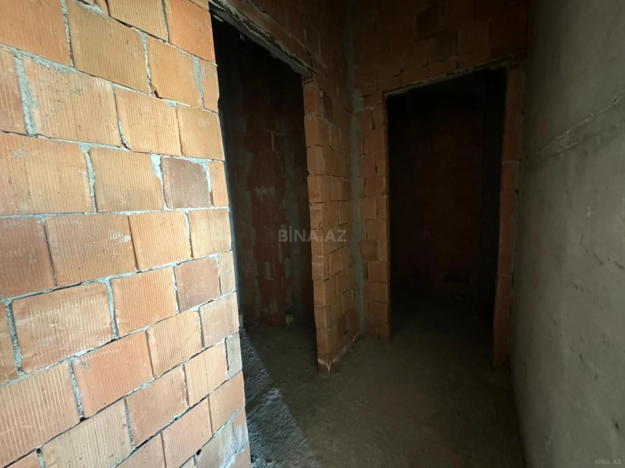 Satılır 2 otaqlı mənzil 109 m²