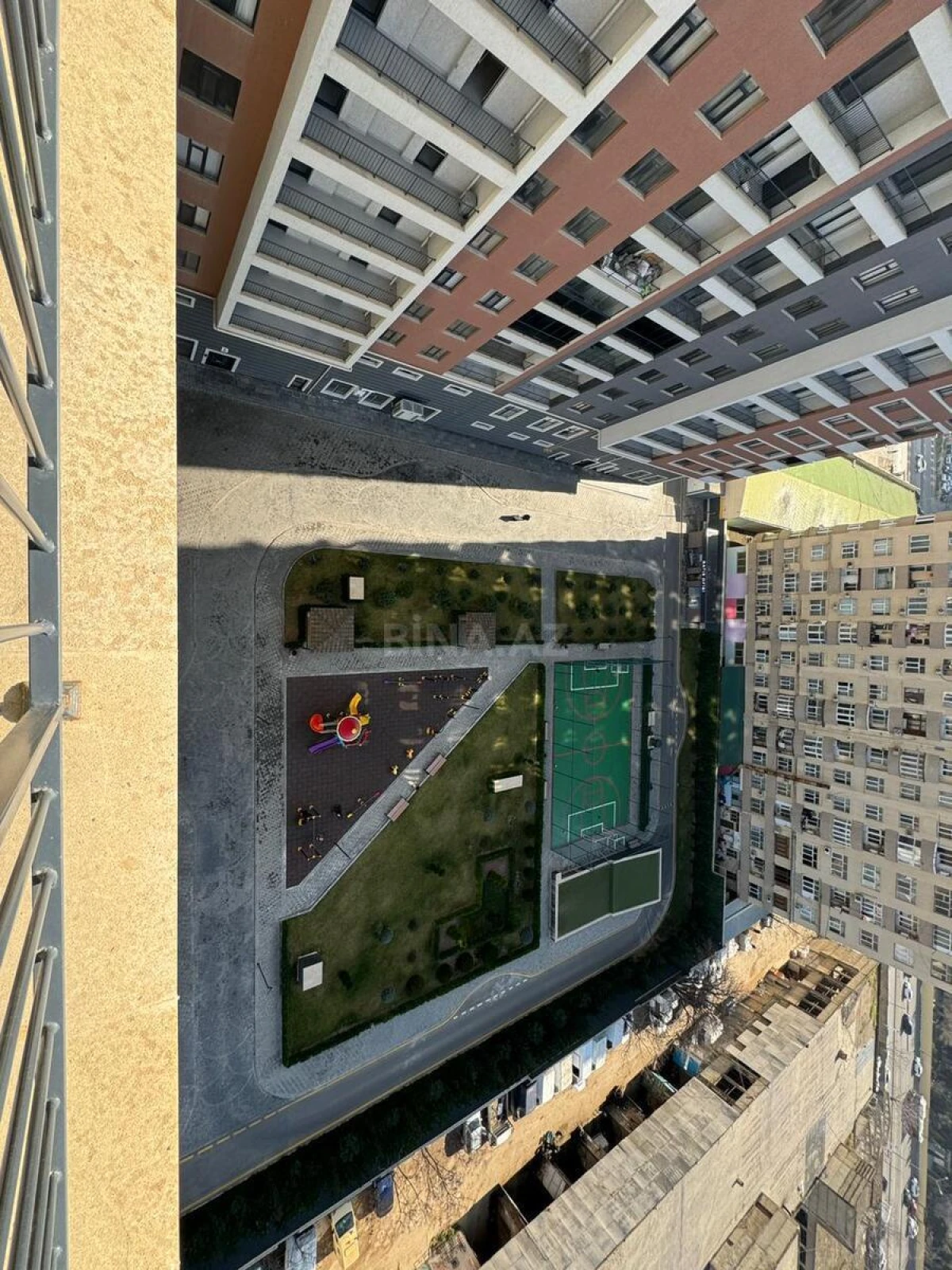 Satılır 2 otaqlı mənzil 109 m²