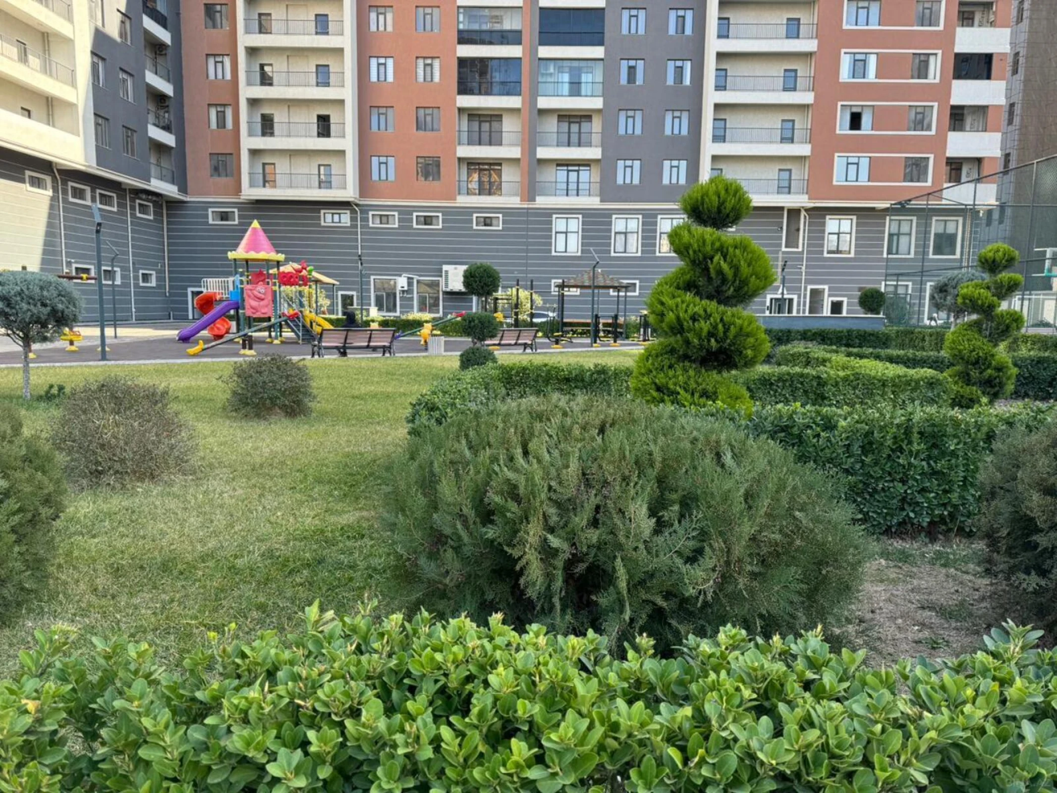Satılır 2 otaqlı mənzil 109 m²