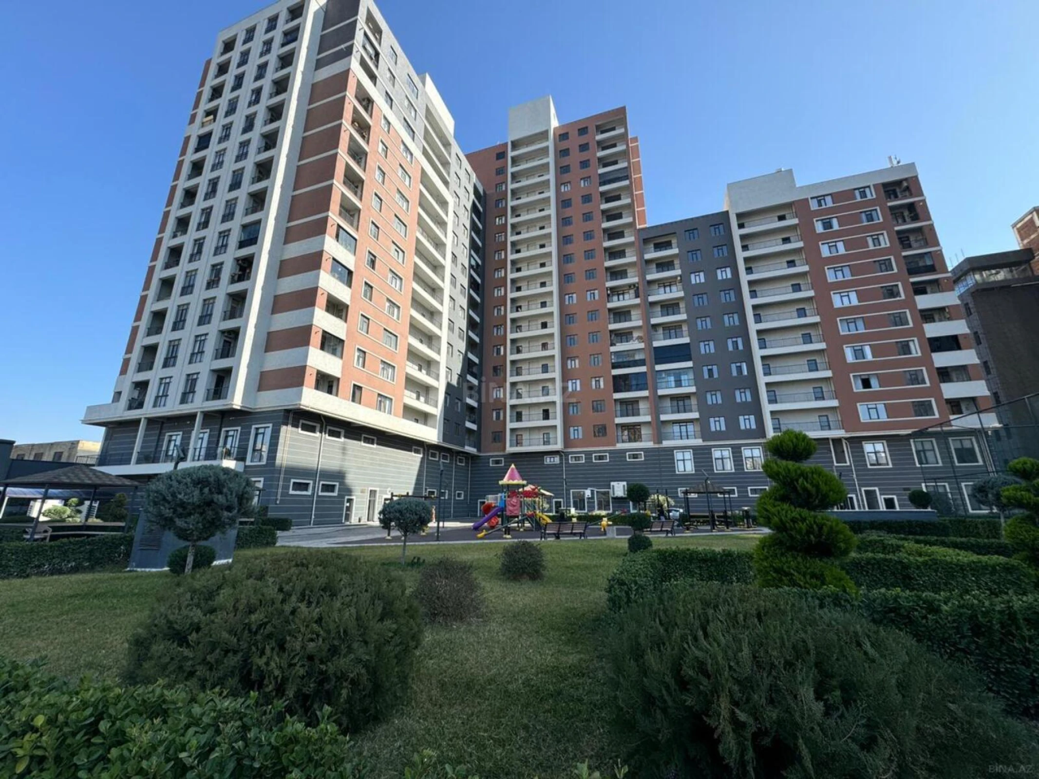 Satılır 2 otaqlı mənzil 109 m²