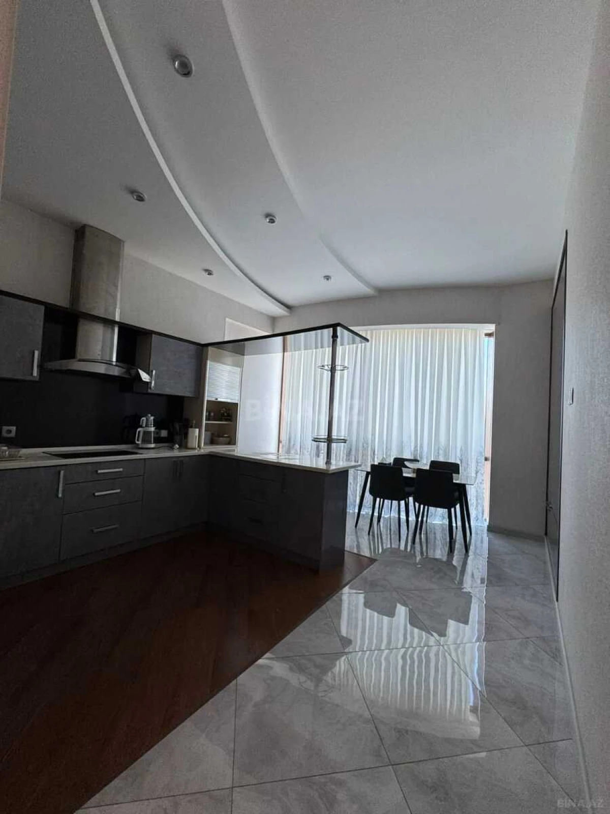 Kirayə verilir 3 otaqlı mənzil 120 m²