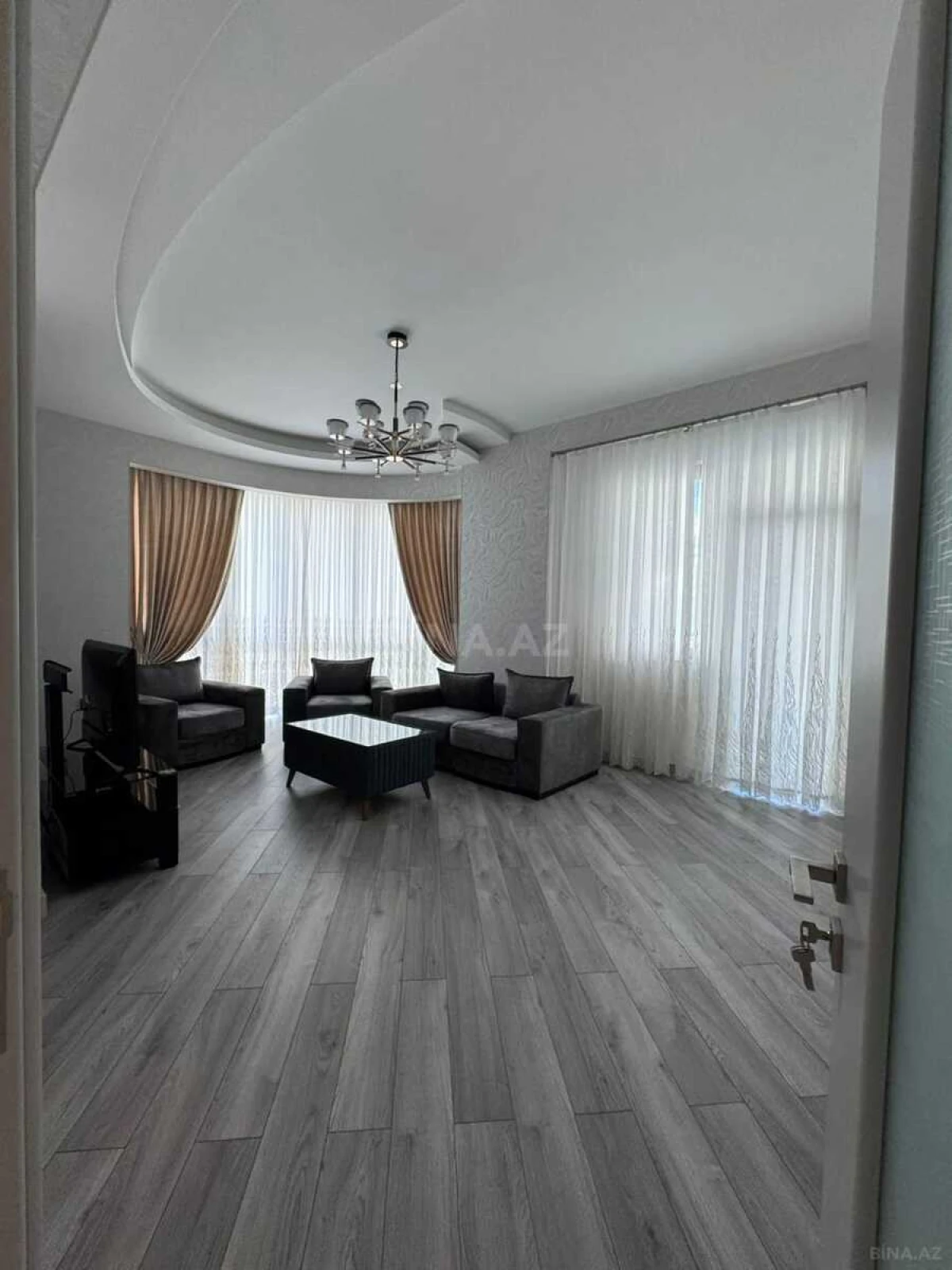 Kirayə verilir 3 otaqlı mənzil 120 m²