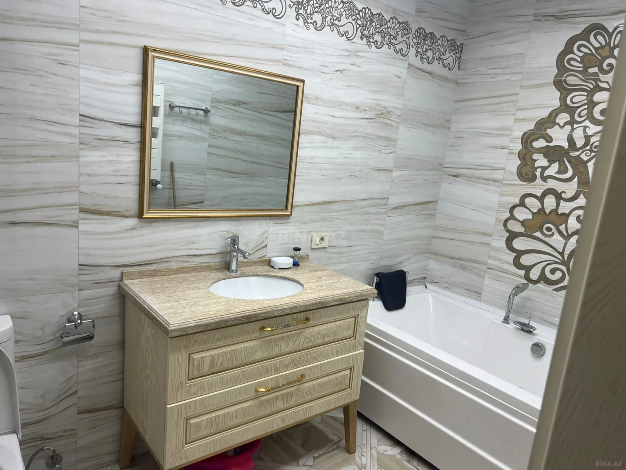Kirayə verilir 3 otaqlı mənzil 135 m²