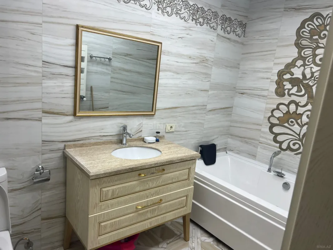 Kirayə verilir 3 otaqlı mənzil 135 m²