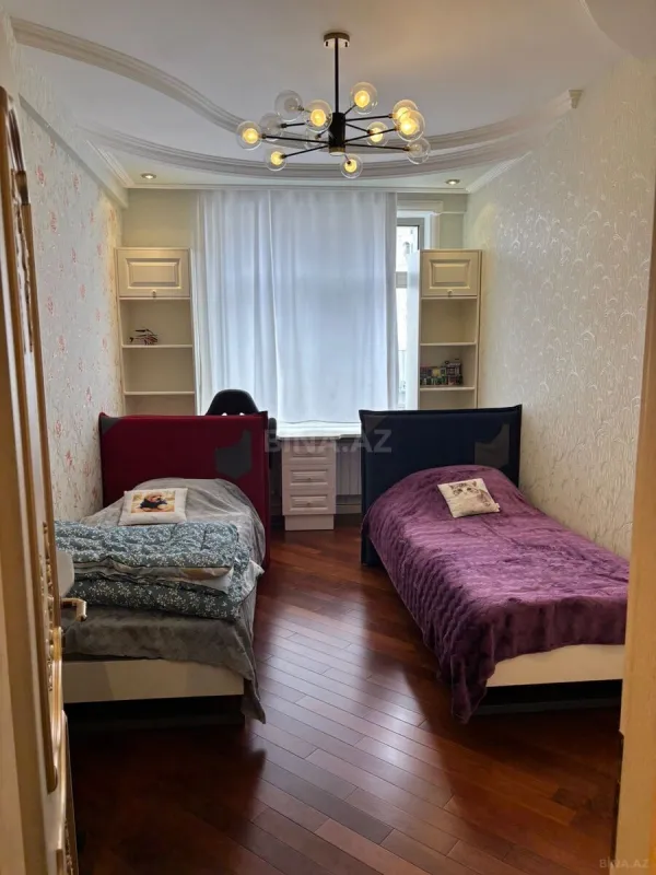 Kirayə verilir 3 otaqlı mənzil 135 m²