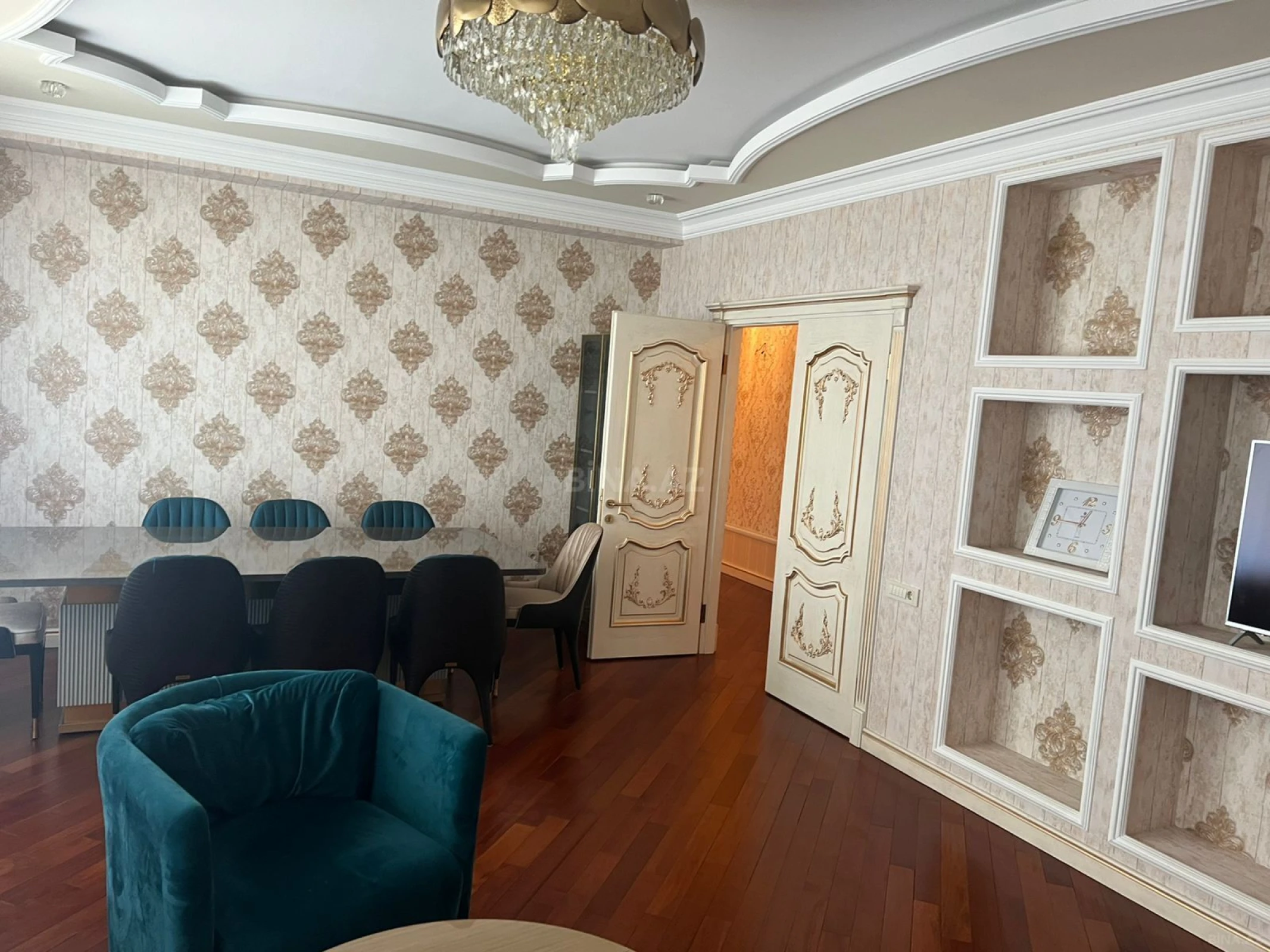 Kirayə verilir 3 otaqlı mənzil 135 m²
