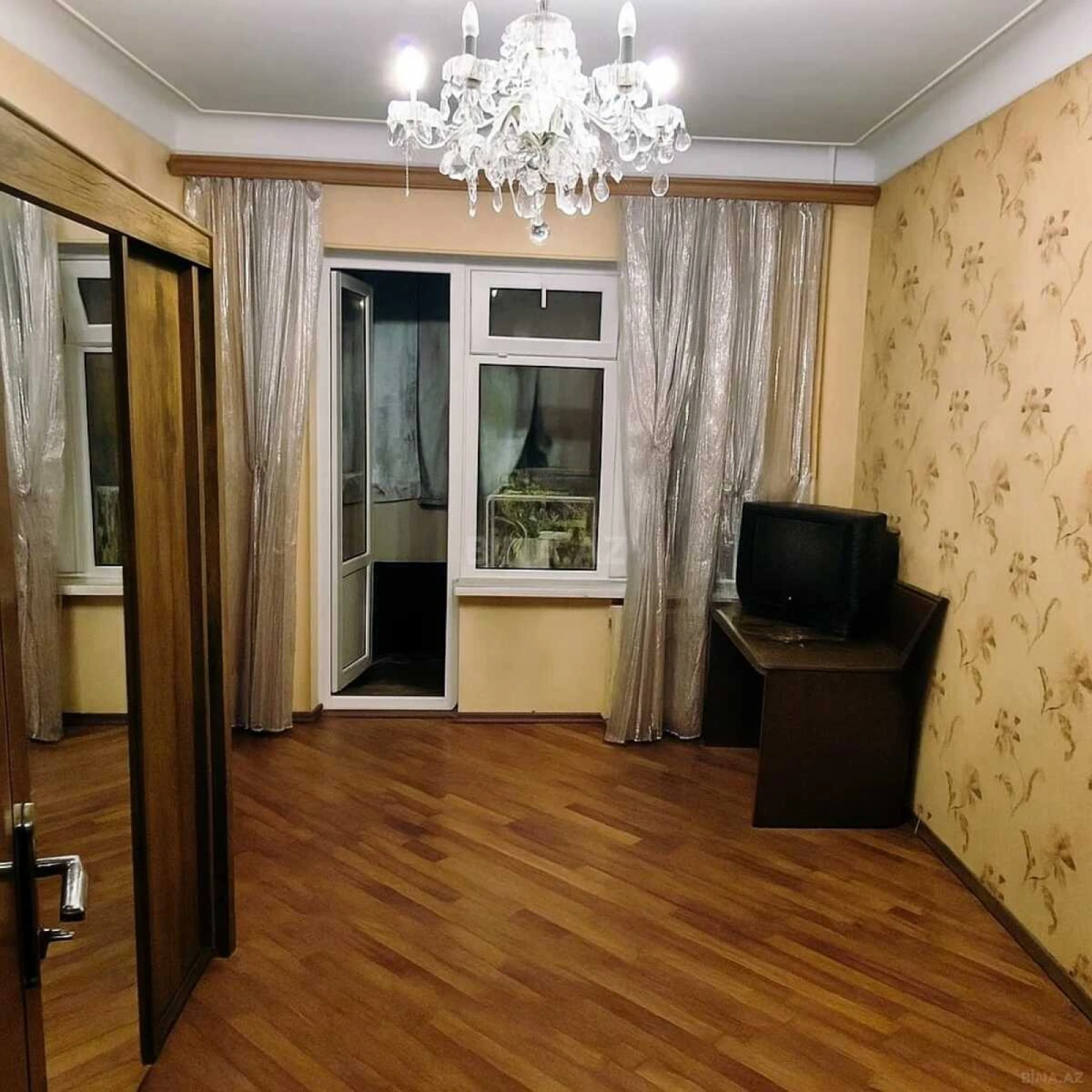 Satılır 5 otaqlı mənzil 110 m²