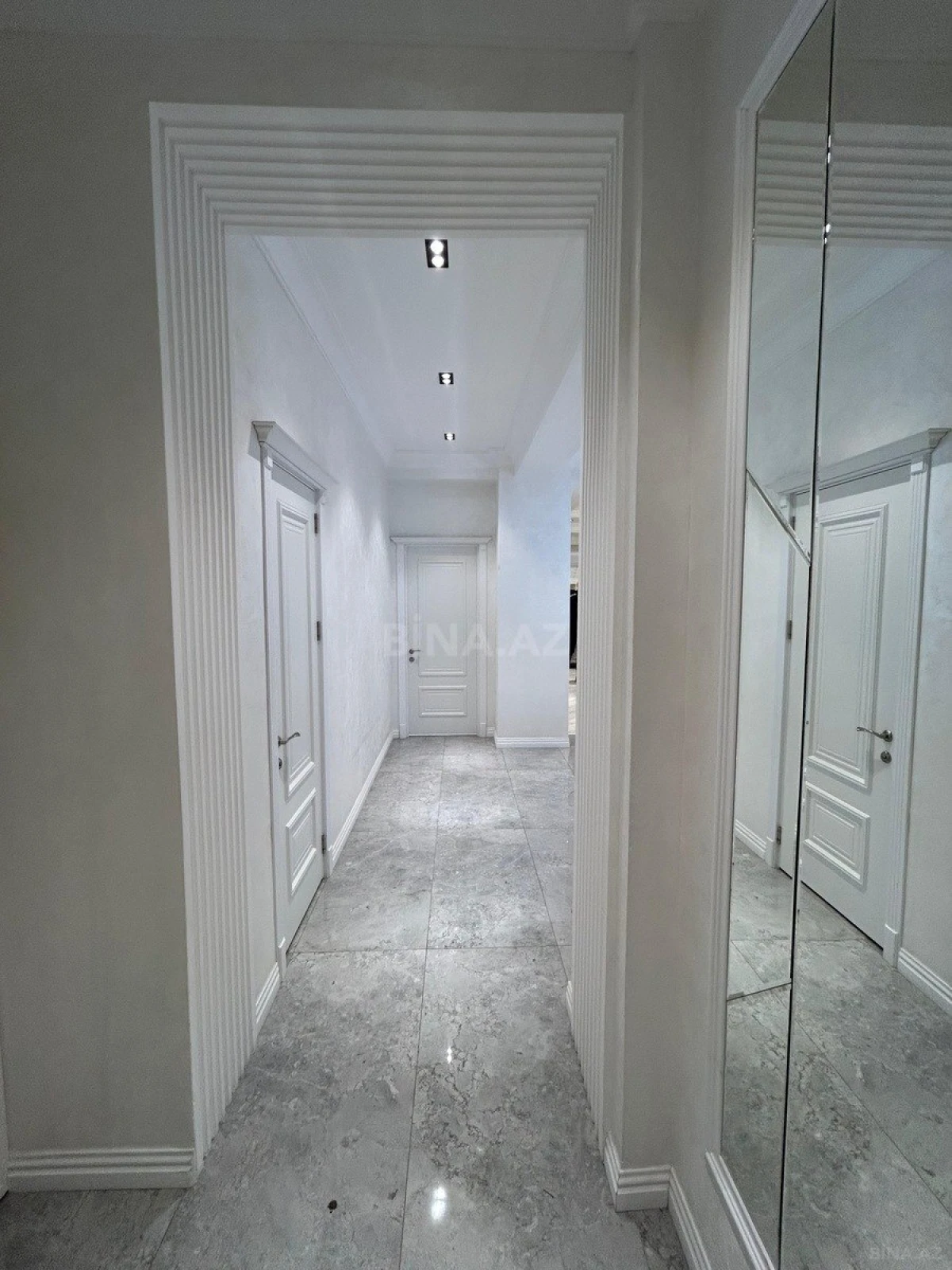 Satılır 3 otaqlı mənzil 136 m²