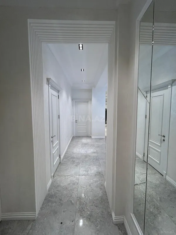 Satılır 3 otaqlı mənzil 136 m²
